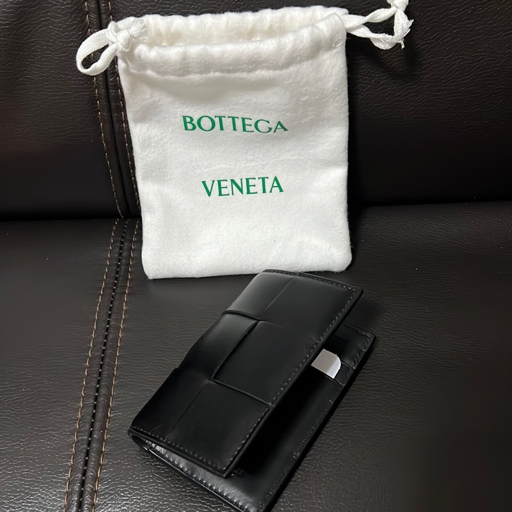 Authentic brand new Bottega Veneta flap card case with dust bag